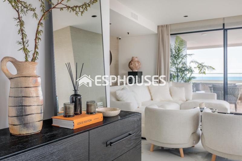 Foto a9596d4e-4405-45fb-9fa9-36bf78b7386e. Piccolo appartamento con parcheggio piscina in Playa Poniente Benidorm