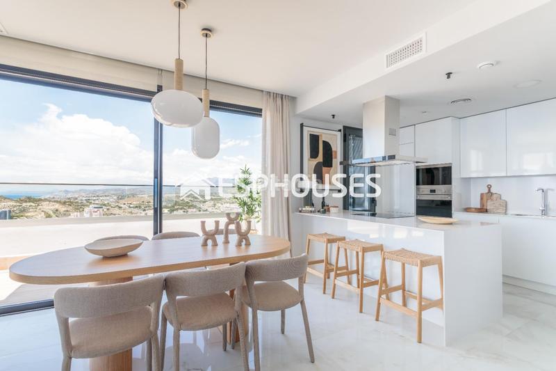 Foto 131c36dc-7c29-4218-8a10-70d98e1aa4ed. Apartament amb aparcament piscina a Playa Poniente Benidorm