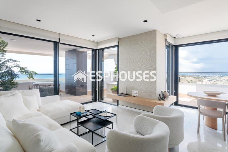 Foto 24ea7159-df87-4e61-ab50-af31774b0845. Apartament amb aparcament piscina a Playa Poniente Benidorm