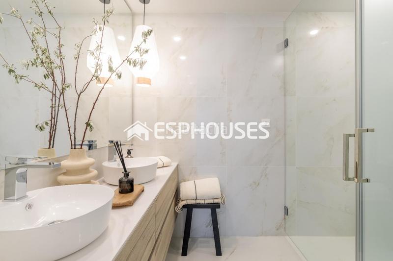 Foto 2923d87e-7b74-497a-840e-c4baab60b21d. Apartament amb aparcament piscina a Playa Poniente Benidorm
