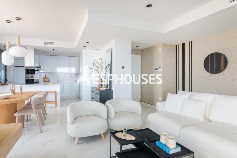 Foto 77a9c8aa-ab95-4b76-a1e0-81d1995cc263. Apartament amb aparcament piscina a Playa Poniente Benidorm