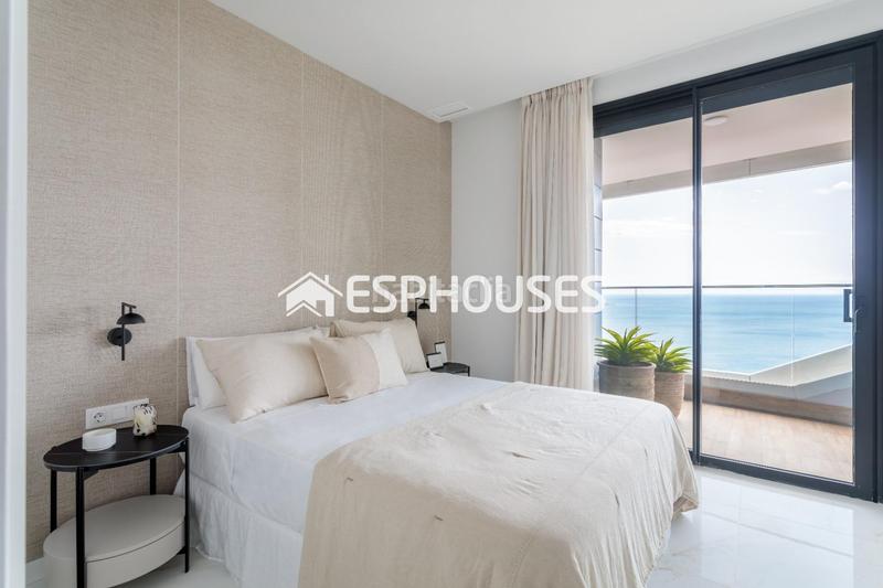 Foto ced767eb-642f-4c6a-a689-a384ff866c85. Apartament amb aparcament piscina a Playa Poniente Benidorm
