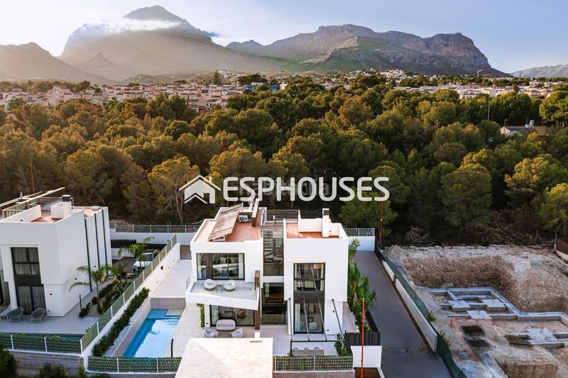 Foto 4a1e7098-cdd3-4ff9-94b9-79c37442d76a. Casa amb aparcament piscina a Varadero Nucia (la)