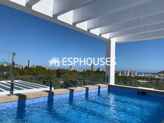 Maison à Balcón de Finestrat-Terra Marina. Bungalow de obra nueva en planta alta con solárium, terraza y pi