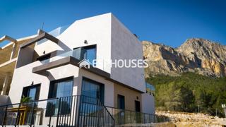 Casa a Polop. Nuevo proyecto de construcción entre el mar mediterráneo y la mo