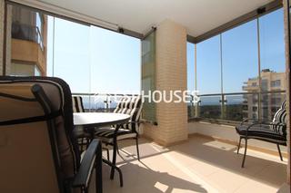 Appartement à Puerto Deportivo. Amplio piso de 2 dormitorios y 2 baños, ubicado en un residencia
