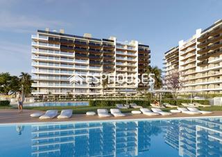 Rez-de-chaussée à Las Piscinas Naturales. Apartamento moderno en planta baja con jardín y piscina a solo 2
