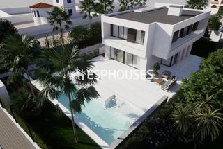 Maison à La Zenia. Villa independiente de obra nueva con garaje subterráneo y pisci