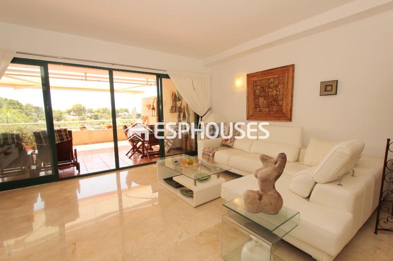 Foto 10aed135-581c-4f2b-9a00-7ac2bc8b3ae7. Penthouse with parking pool in Altea la vella Altea