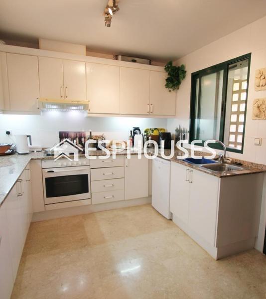 Foto 2fce7a81-c5e2-4066-8dfd-04db9826a045. Penthouse with parking pool in Altea la vella Altea