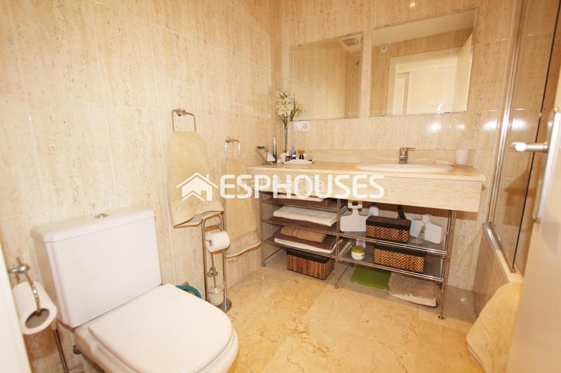 Foto 37ad88d6-0288-48ce-90cf-05cedbab2b74. Penthouse with parking pool in Altea la vella Altea