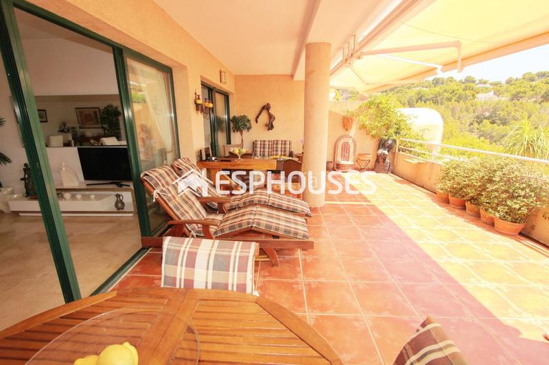 Foto 40f14961-add6-4d8d-8ad2-d0a44007ec3f. Penthouse with parking pool in Altea la vella Altea