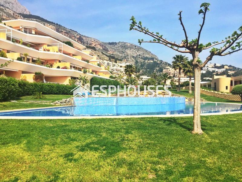 Foto 81533258-0f71-4697-9b4b-eeb6a24ba63c. Penthouse with parking pool in Altea la vella Altea