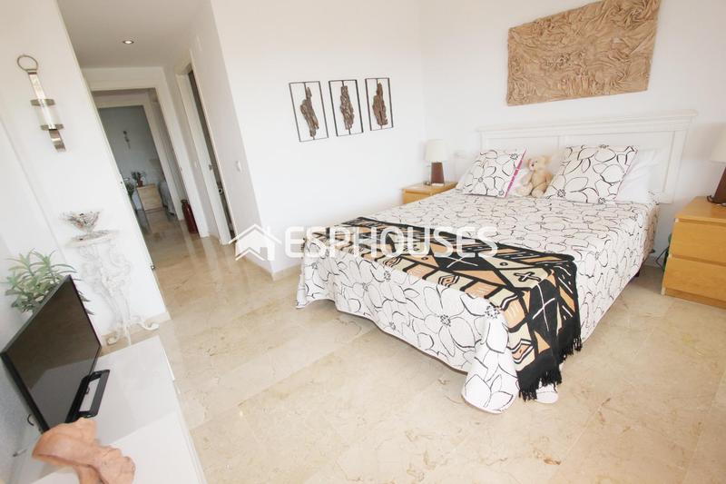 Foto 88aaa682-9214-4985-890f-c387384c178a. Penthouse with parking pool in Altea la vella Altea