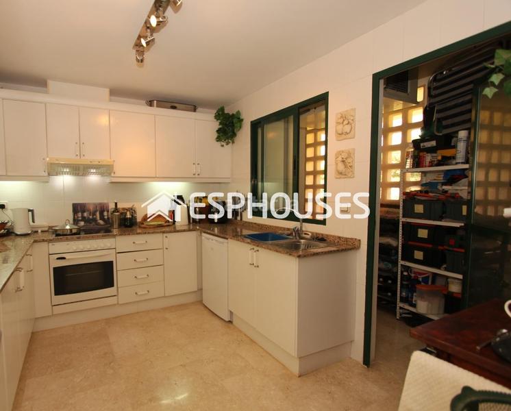 Foto cef92578-7a3c-4f20-99d0-dd6381098a60. Penthouse with parking pool in Altea la vella Altea
