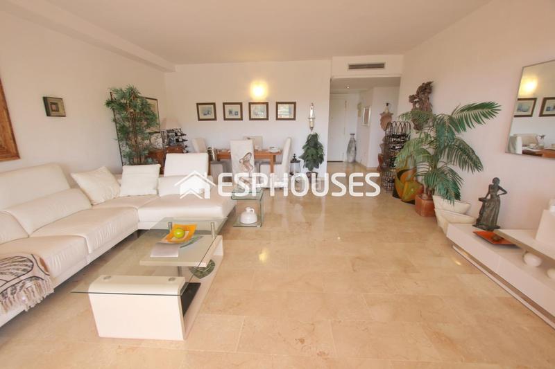 Foto da2854c5-54cc-45d2-9b38-6566093e2940. Penthouse with parking pool in Altea la vella Altea