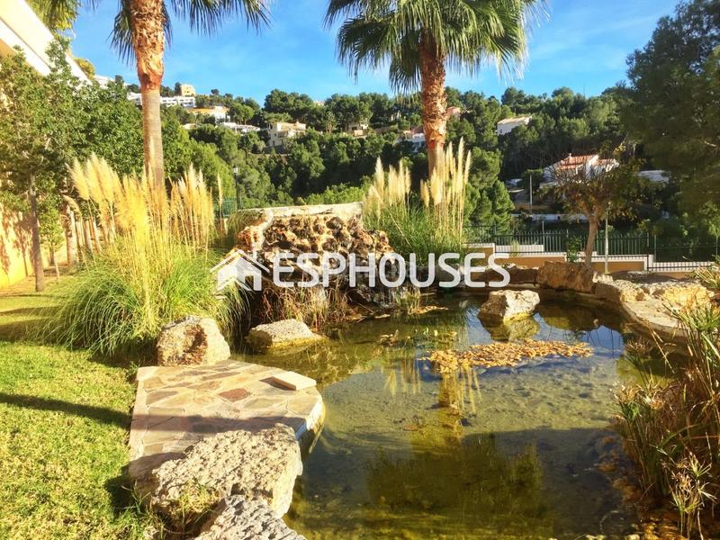 Foto f71ae090-71db-4a0d-8050-af408223972c. Penthouse with parking pool in Altea la vella Altea