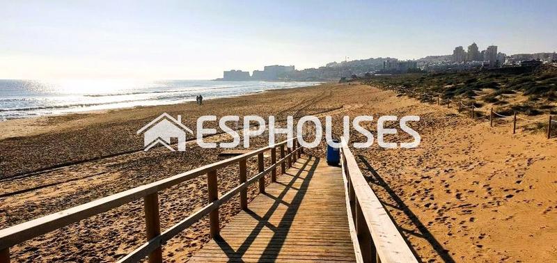 Foto 6b11f890-8a44-45e6-a7f6-6009243bce0e. Appartement mit parking in Los Europeos Torrevieja