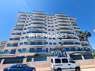 Apartament a Puerto Deportivo. Piso en planta baja con terraza de 60 m2 y piscina en guardamar
