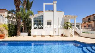 Casa a San Fulgencio. Villa única de estilo mediterráneo moderno en la marina  san ful