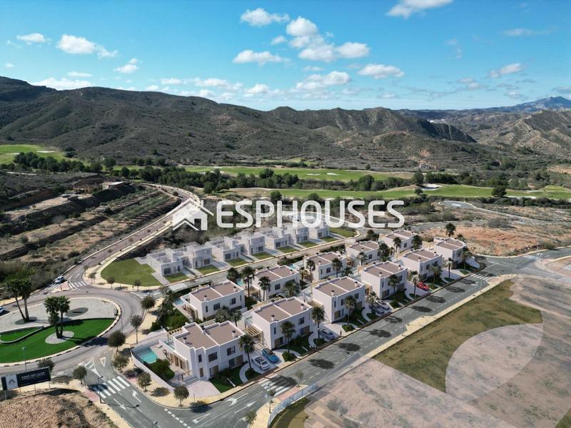 Foto ecf1bb97-d16d-4252-82ad-8d1a40563c64. Maison jumelée avec parking piscine dans Monforte del Cid