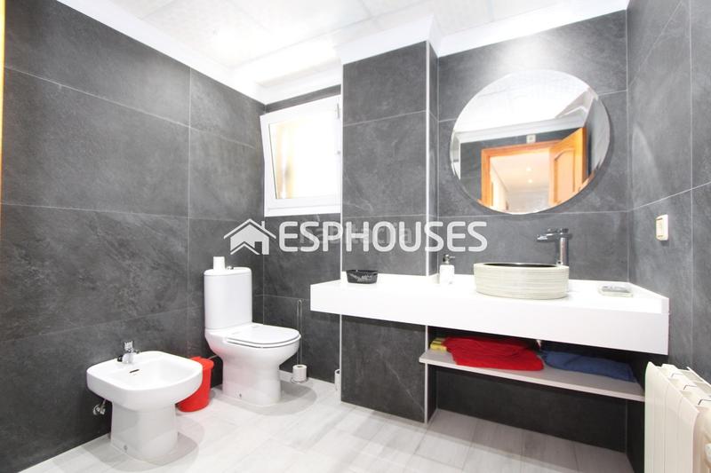 Foto 22e10c53-3e7c-4db3-abfc-f40266bc46ac. Casa amb aparcament piscina a Rebolledo Alicante