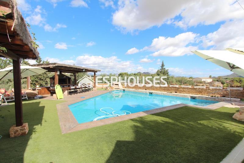 Foto 446d3bd1-fe40-4abc-916f-056cd91ee8fb. Casa amb aparcament piscina a Rebolledo Alicante