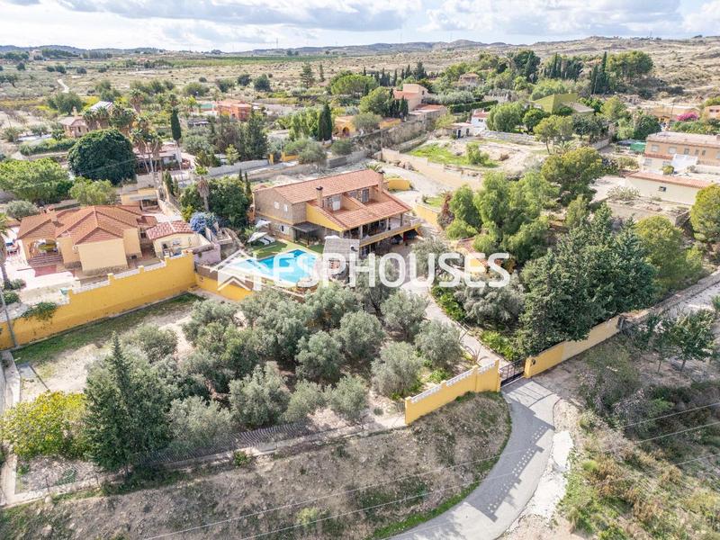 Foto 4ab17fec-0af0-495d-b62f-76f2f3b6495c. Casa amb aparcament piscina a Rebolledo Alicante