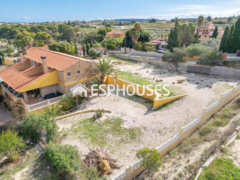 Foto 4da7ec02-4f89-4d91-8815-afd50a7da16e. Casa amb aparcament piscina a Rebolledo Alicante