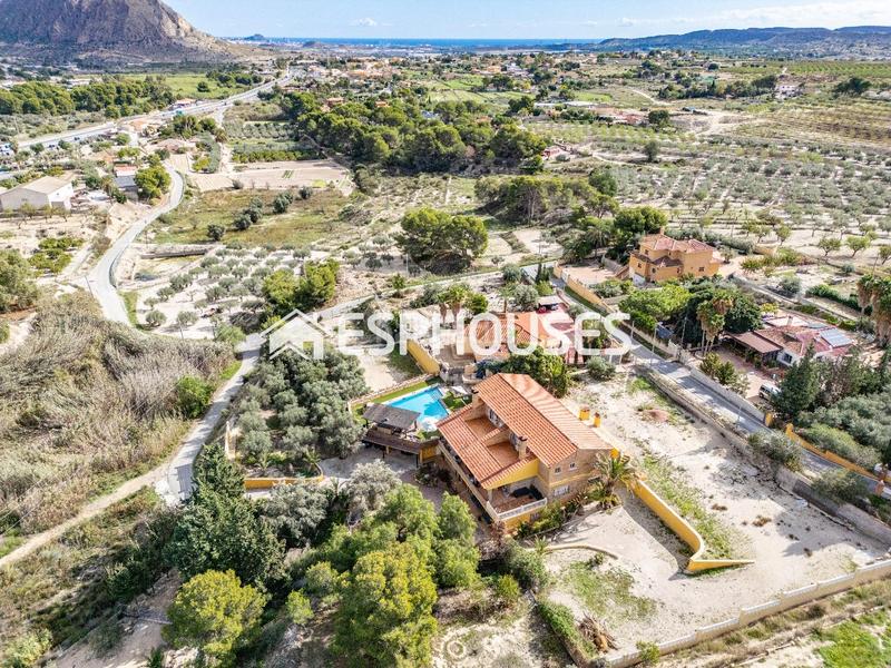 Foto 89c1d955-7dc4-42ec-8379-dc4d24d8b18d. Casa amb aparcament piscina a Rebolledo Alicante