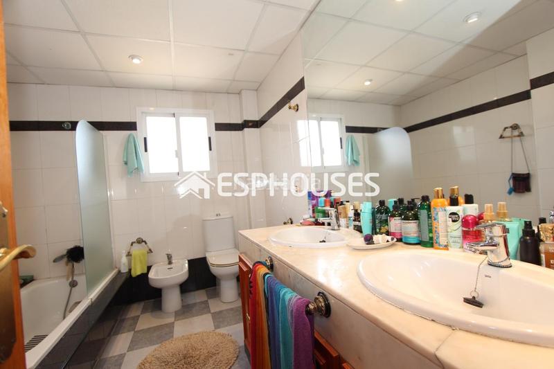 Foto 97f144a9-359d-4fee-8fa8-02b3c9b85c9f. Casa amb aparcament piscina a Rebolledo Alicante