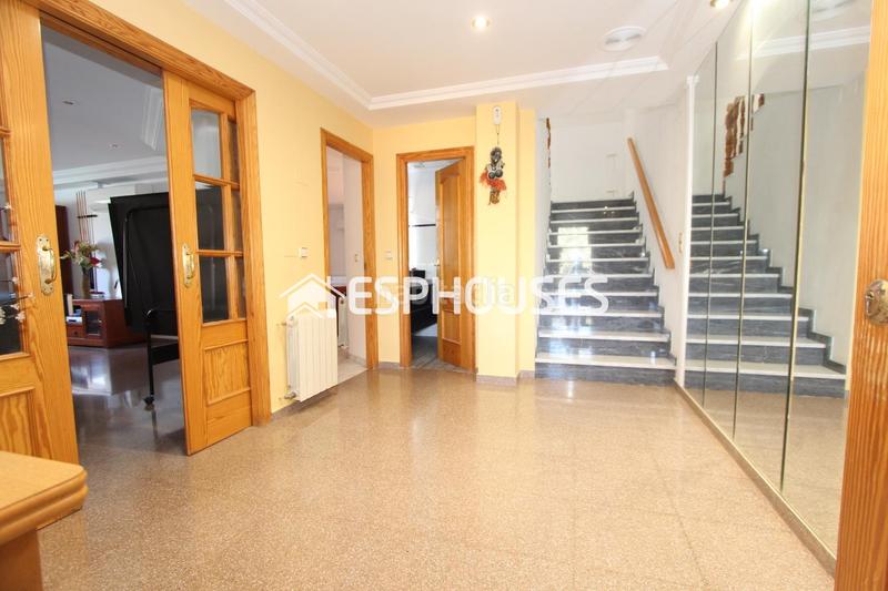 Foto 982be413-eb7f-4743-993c-9348df63066c. Casa amb aparcament piscina a Rebolledo Alicante