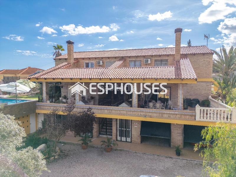 Foto 9eb54170-7558-4779-8ca4-718be1e4cb4f. Casa amb aparcament piscina a Rebolledo Alicante