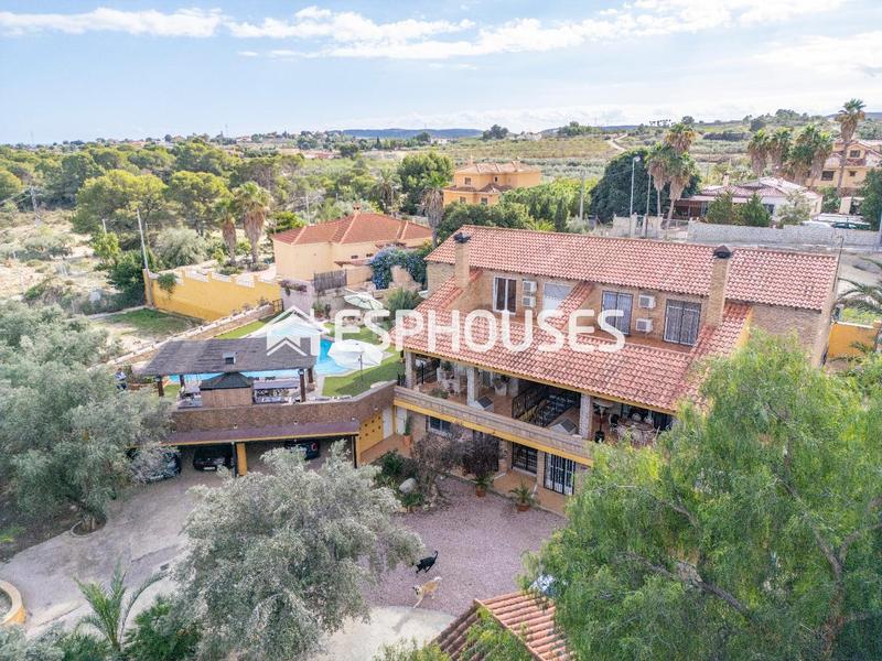 Foto 9fa52749-f946-4e9a-bba6-1a78094da9d7. Casa amb aparcament piscina a Rebolledo Alicante