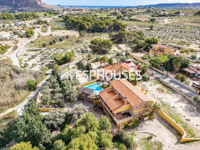 Foto a2d2099a-6b6c-4b10-8aba-6f5af84f70d1. Casa amb aparcament piscina a Rebolledo Alicante