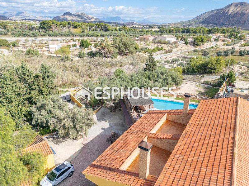 Foto a7711ee1-24dc-4d61-9d06-0c873a639053. Casa amb aparcament piscina a Rebolledo Alicante