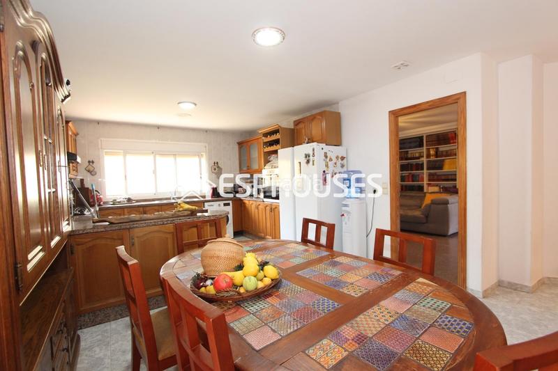 Foto b540f15f-38ec-4892-8fdf-e5c9e7556800. Casa amb aparcament piscina a Rebolledo Alicante