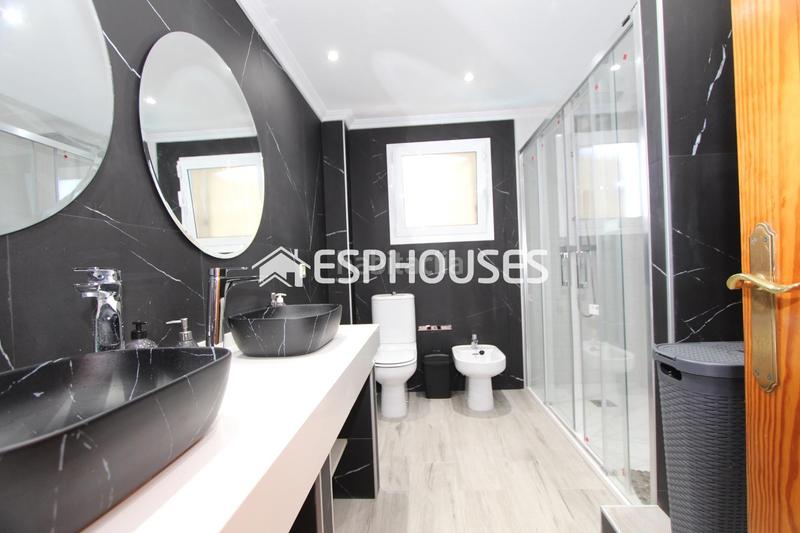 Foto c3a979ca-80b4-4fcd-a45e-6964390c8874. Casa amb aparcament piscina a Rebolledo Alicante