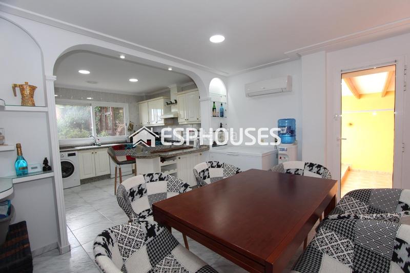 Foto d4530b17-e39d-4a1b-a0eb-a77fa14cba66. Casa amb aparcament piscina a Rebolledo Alicante