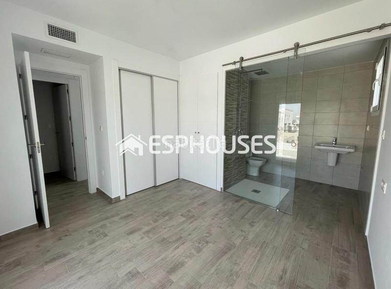 Foto 597c1147-435f-46ff-842a-d422609b2344. Doppelhaus mit parking pool in Monte y Mar Santa Pola