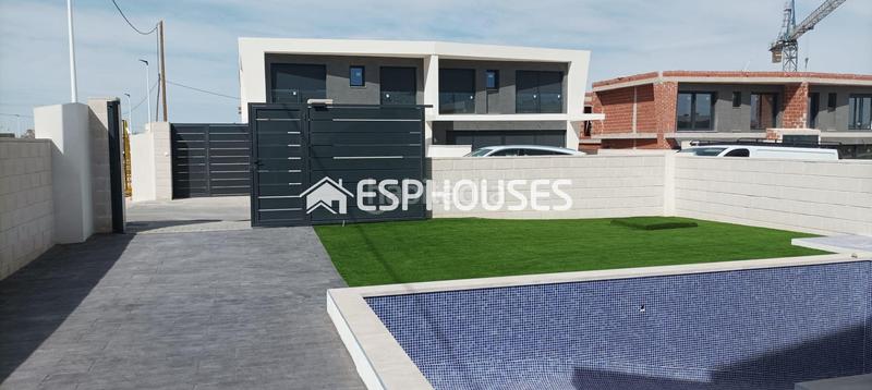 Foto 5f4feb68-2ed2-4d22-89d0-71cac1f02693. Doppelhaus mit parking pool in Monte y Mar Santa Pola