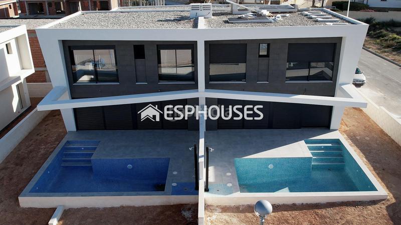 Foto 676fe922-3c18-42fe-8569-e06c8c9b0566. Doppelhaus mit parking pool in Monte y Mar Santa Pola