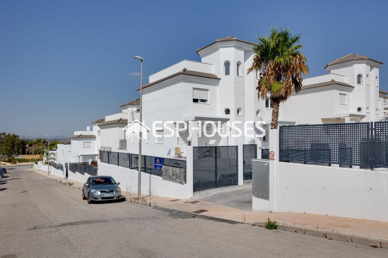 Foto 36b1d039-946e-4b01-971f-260914c92ae4. Towny house with parking pool in San Fulgencio