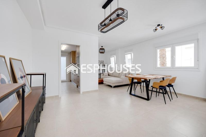 Foto 4445add9-aed2-4fa1-a55c-373cf15af64f. Towny house with parking pool in San Fulgencio