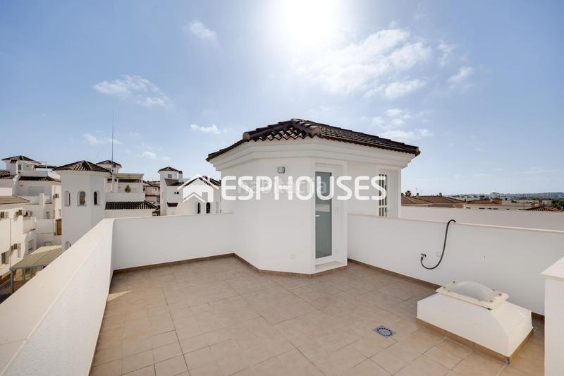 Foto 734780a1-065e-44f4-914a-f719f4e21f4e. Towny house with parking pool in San Fulgencio