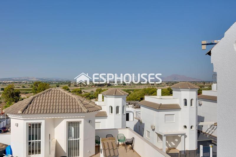 Foto b747e660-c683-4c97-ba7a-e8c749978534. Towny house with parking pool in San Fulgencio