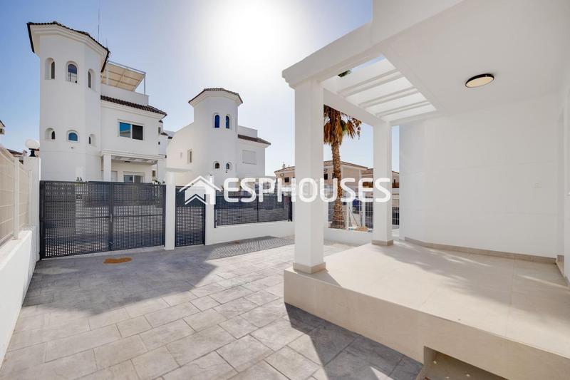 Foto d7dd8714-bd00-4cb8-87f0-14e3045c8f93. Towny house with parking pool in San Fulgencio