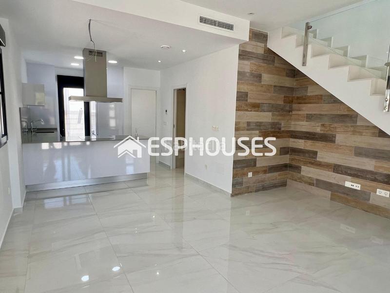 Foto 10336575-9e32-44c3-9d28-bf0cff2c772e. Casa a schiera con piscina in Polop