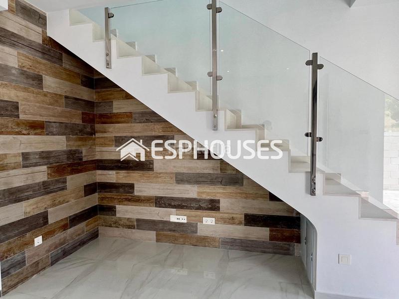 Foto 16e4a5f3-dea9-405d-ab6a-63f26ca6ae9a. Casa a schiera con piscina in Polop