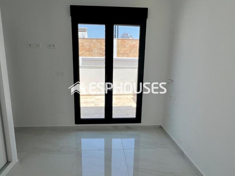 Foto 418a9e58-a8e0-4a67-ac23-abbdbec5848c. Casa a schiera con piscina in Polop